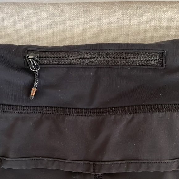 Lululemon Speed Up Low-Rise Lined Short 2.5" Size 6 Color Black - Picture 4 of 6